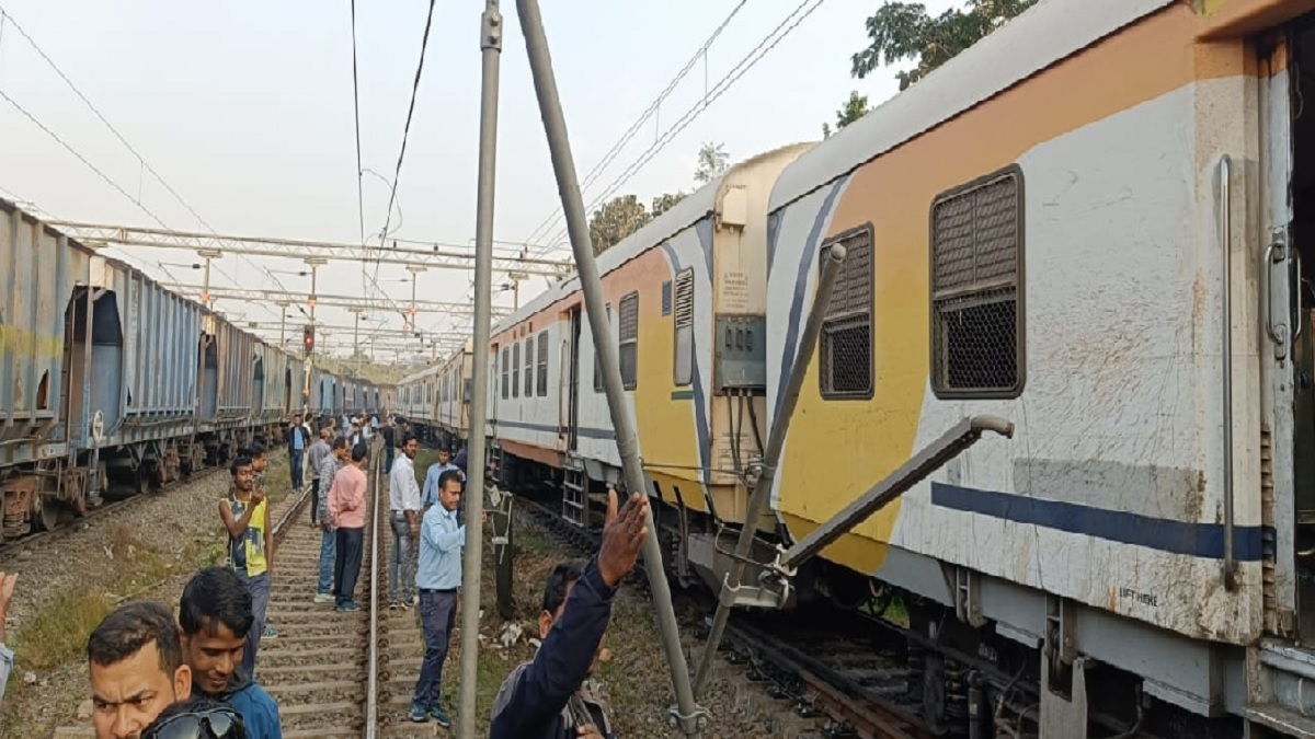 dumka train derailment several trains diverted gangadamodar express delayed